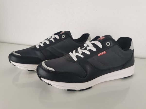 Chaussure Levi's noir neuf